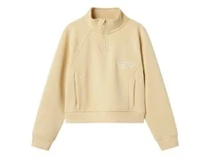 name it sweatshirt i lys beige med høj hals og lommer, set forfra