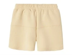 name it shorts i beige med elastik og uden print, set bagfra