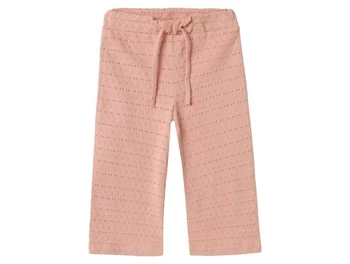 bukser fra Lil' Atelier i farven misty rose med hulmønster og justerbar talje