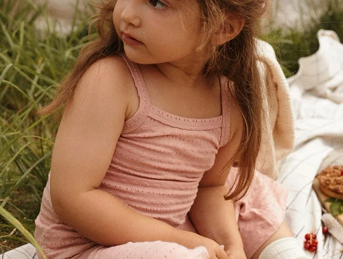 top fra Lil\' Atelier i farven misty rose med hulmønster