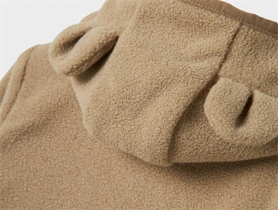 Hætte med små ører på Name It køredragt timber wolf