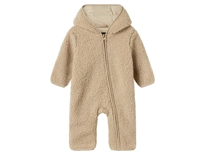 Name It teddy køredragt i pure cashmere set forfra