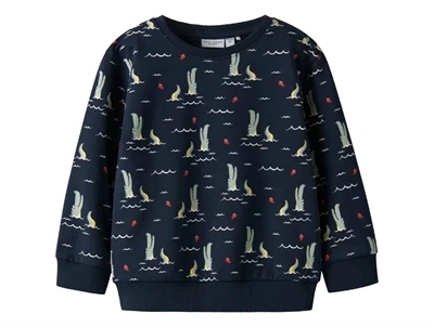 sweatshirt fra Name It i navy med print af alligator og fisk