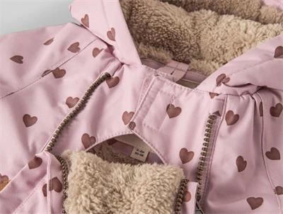 Lil\' Atelier flyverdragt zephyr hearts med hjerteprint