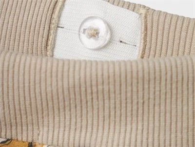 Name It sweatpants i råhvid nuance med hundeprint