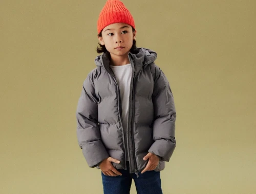 Barn iført grå Name It pufferjakke quiet shake