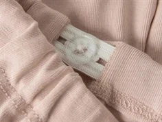 nærbillede af justerbar elastik i rosa bukser fra lil\' atelier