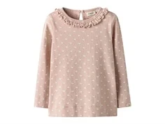 lil' atelier langærmet top i lyserød med svaneprint og flæsekrave, set forfra