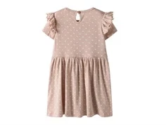 nærbillede af lyserød lil\' atelier kjole med svaneprint og flæsekant ved ærme