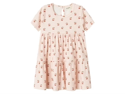 Lil' Atelier kjole i lys rosa nuance med kirsebærprint