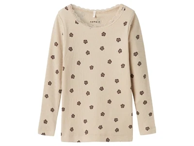 name it bluse i beige nuance med blomsterprint