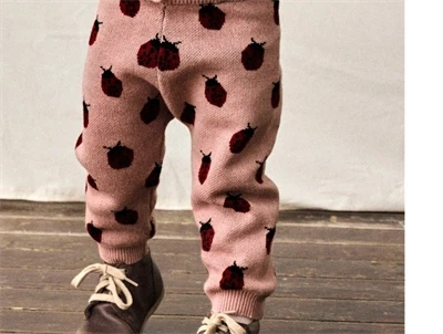 Lil' Atelier bukser i rosa nuance med mariehøneprint