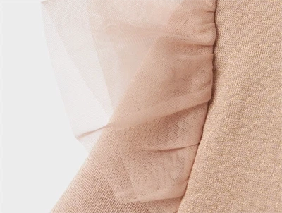 Name It kjole i lyserød nuance med glimmer og tylvolant på skuldrene