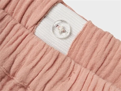 Lil\' Atelier bukser i rosa nuance med blondekant og bindesnøre