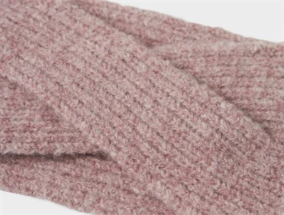 Ribstrikket pandebånd fra Name It i woodrose nuance