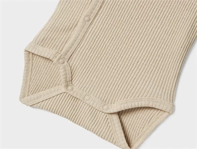 Detalje af Name It body peyote med wraplukning i rib