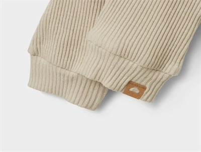 Name It bukser i beige nuance med ribstruktur