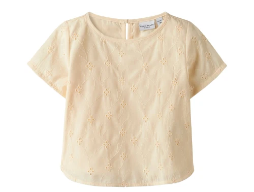 top fra Name It i lys gul nuance med broderet blomsterstruktur