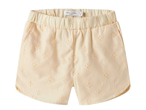 broderede shorts fra Name It i lys gul nuance med justerbar talje