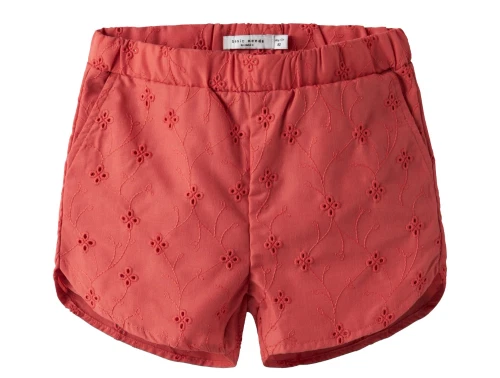 broderede shorts fra Name It i koralrød nuance med justerbar talje