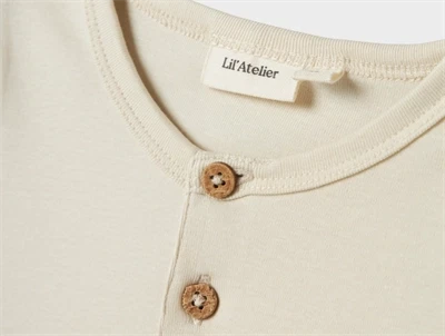 Lil\' Atelier bluse turtledove med knapper