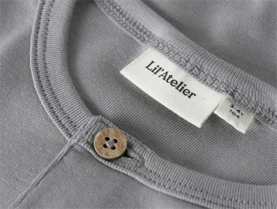 Lil\' Atelier bluse ultimate grey med knapper