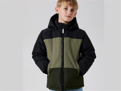 Dreng med Name It jakke dusty olive