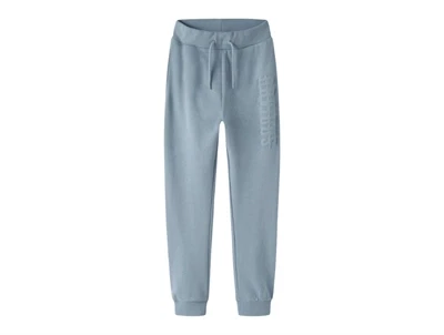 Name It sweatpants i blå nuance set forfra