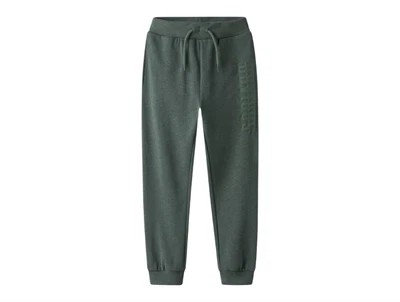 Name It sweatpants i grøn nuance set forfra