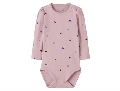 Name It Baby body i burnished lilac med hjerteprint og pufærmer