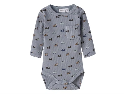 Name It Baby body i tradewinds med print og brystlomme