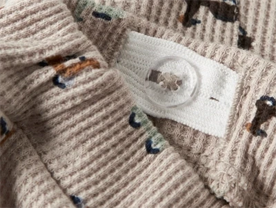 Name It bukser i brunlig nuance med små scootere