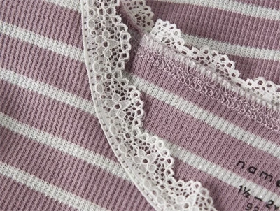 name it mini bluse toadstool med striber og blondekant detalje