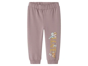 Lilla sweatpants fra Name It med Paw Patrol print og glittertekst Nærbillede af justerbar elastik i taljen på lilla sweatpants