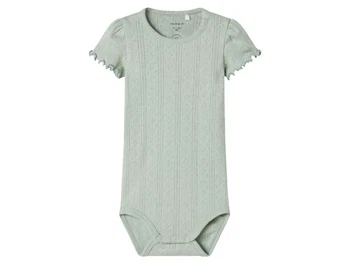 body fra Name It i aqua gray med hulmønster og pufærmer