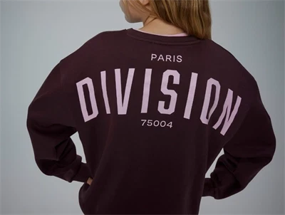 Pige iført Name It sweatshirt sassafras med print