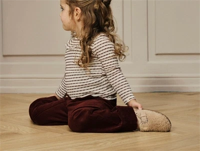 Lil\' Atelier MINI fløjlsbukser i brun nuance med brede ben