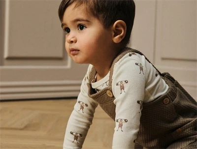 Lil' Atelier body turtledove med vægtløfterprint