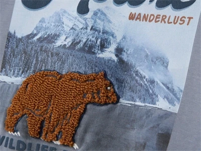 name it mini sweatshirt tradewinds med bjørnebroderi og fotoprint detalje