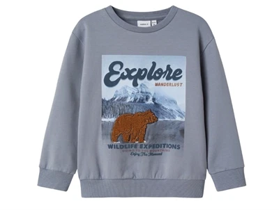 name it mini sweatshirt tradewinds med bjørnebroderi og fotoprint forside