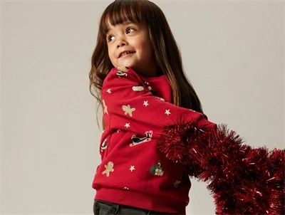 Barn i rød Name It sweatshirt med juleprint