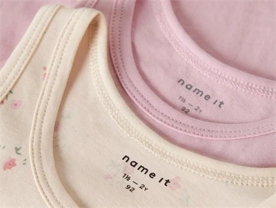 name it undertrøjer i lyserøde nuancer med blomsterprint