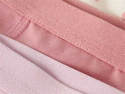 Detaljebillede af Name It hipsters i råhvid, lyserøde og rosa nuance