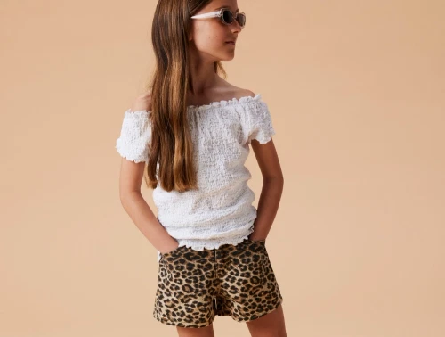 Name It shorts leopard print på model