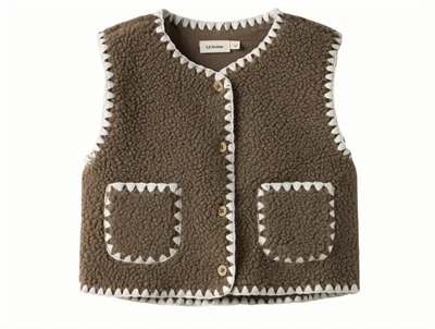Lil' Atelier teddyvest i brun nuance med knapper og frontlommer