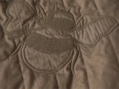 Lil\' Atelier bomberjakke shitake med bi-broderi detalje