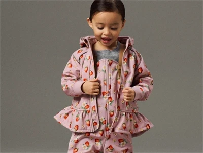 Name It softshelljakke i rosa nuance med jordbærprint på barn