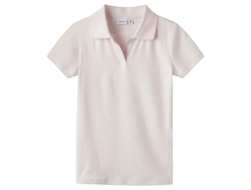 name it polo i lyserød med krave og ribstruktur, set forfra