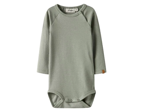 Body fra Lil\' Atelier i seagrass med lange ærmer og trykknapper
