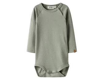 Body fra Lil' Atelier i seagrass med lange ærmer og trykknapper